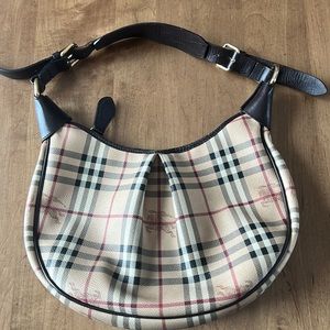 Genuine Burberry Hobo shoulder bag. In used condition.